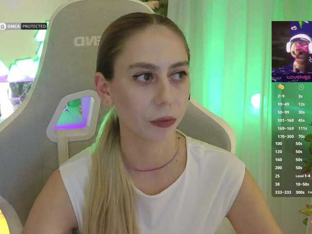 -Light-Fury-'s BongaCams show and profile