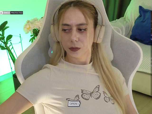 -Light-Fury-'s BongaCams show and profile