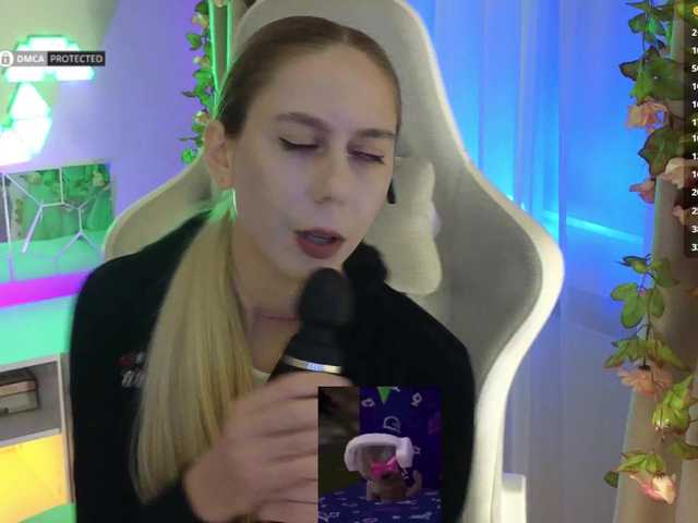 -Light-Fury-'s BongaCams show and profile