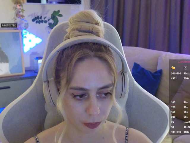 -Light-Fury-'s BongaCams show and profile