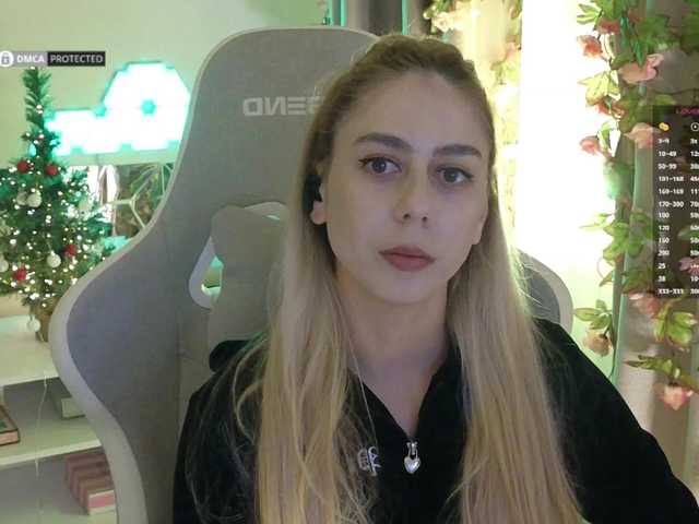 -Light-Fury-'s BongaCams show and profile