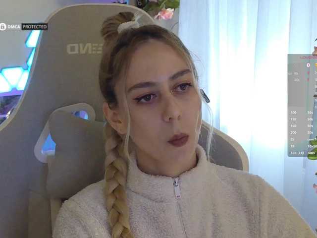 -Light-Fury-'s BongaCams show and profile