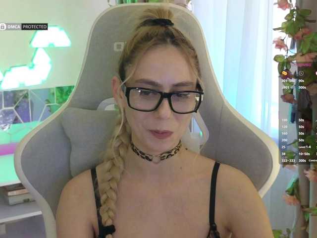 -Light-Fury-'s BongaCams show and profile