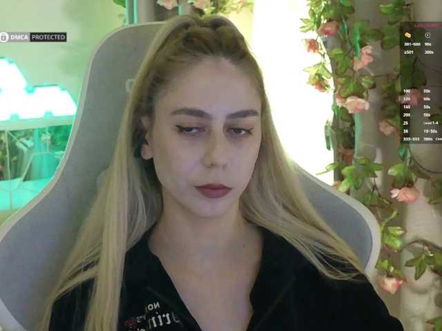 -Light-Fury-'s BongaCams show and profile