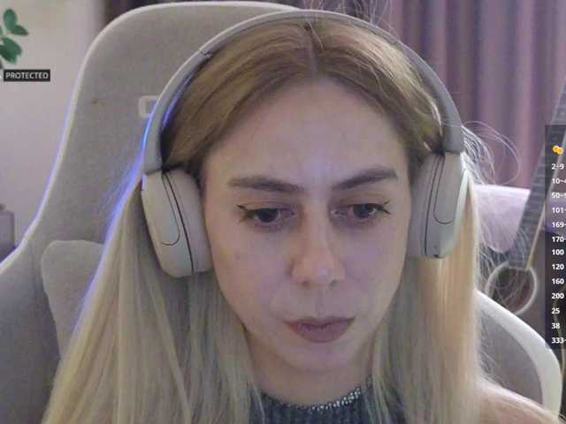 -Light-Fury-'s BongaCams show and profile