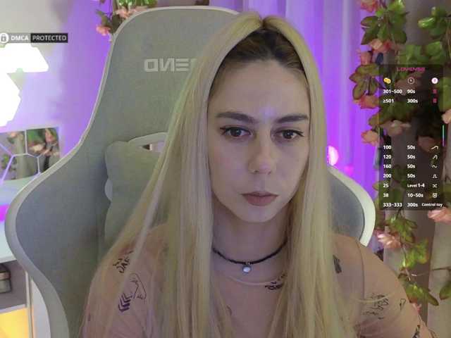 -Light-Fury-'s BongaCams show and profile