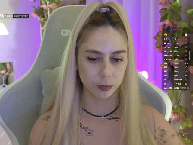 -Light-Fury-'s BongaCams show and profile