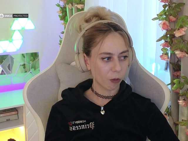 -Light-Fury-'s BongaCams show and profile