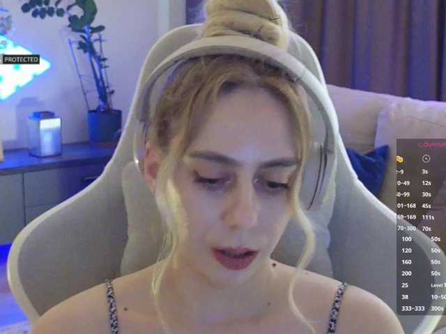 -Light-Fury-'s BongaCams show and profile