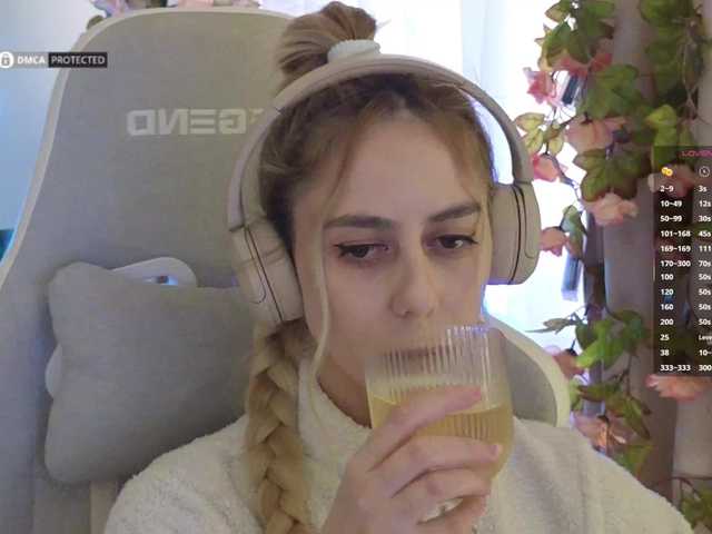 -Light-Fury-'s BongaCams show and profile