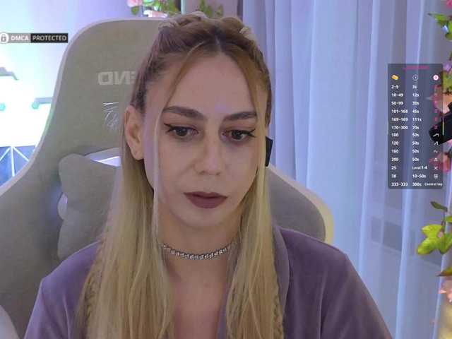 -Light-Fury-'s BongaCams show and profile