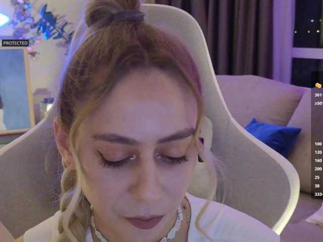 -Light-Fury-'s BongaCams show and profile