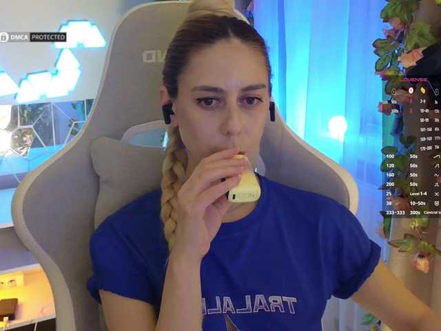 -Light-Fury-'s BongaCams show and profile