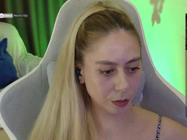 -Light-Fury-'s BongaCams show and profile