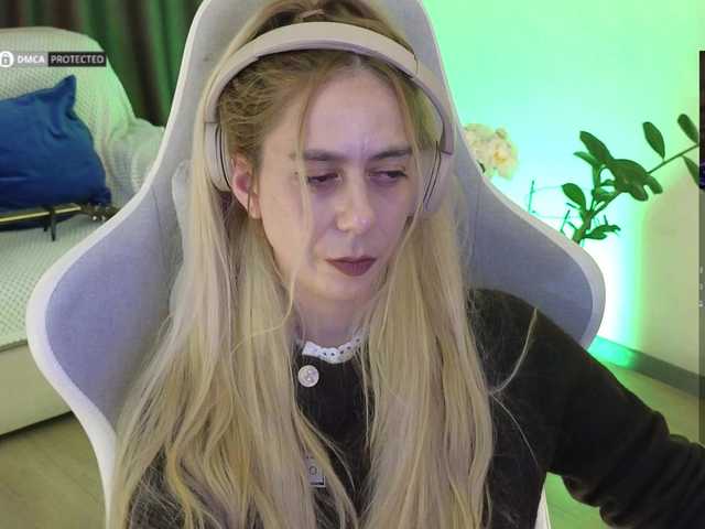 -Light-Fury-'s BongaCams show and profile