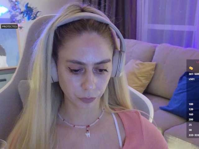 -Light-Fury-'s BongaCams show and profile