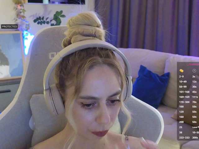 -Light-Fury-'s BongaCams show and profile