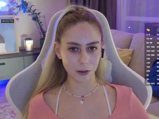 -Light-Fury-'s BongaCams show and profile