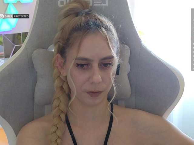 -Light-Fury-'s BongaCams show and profile