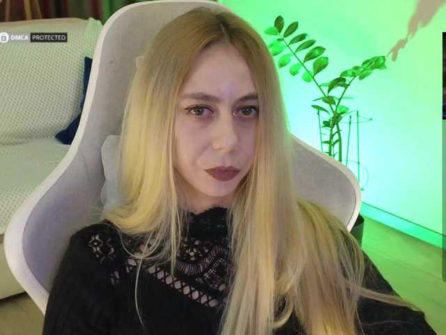 -Light-Fury-'s BongaCams show and profile