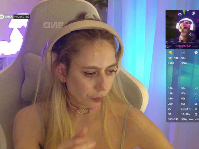 -Light-Fury-'s BongaCams show and profile