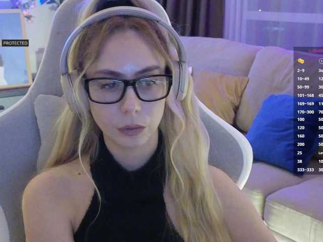 -Light-Fury-'s BongaCams show and profile