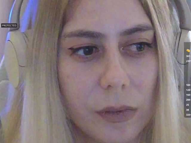 -Light-Fury-'s BongaCams show and profile