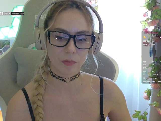 -Light-Fury-'s BongaCams show and profile