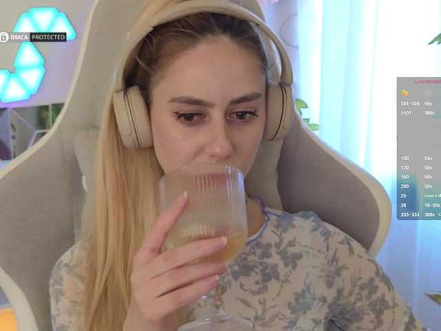 -Light-Fury-'s BongaCams show and profile