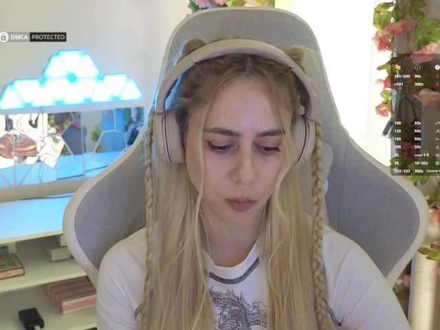 -Light-Fury-'s BongaCams show and profile