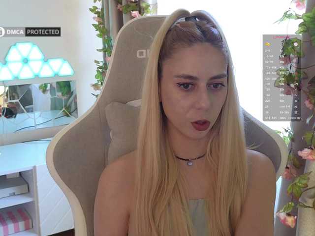 -Light-Fury-'s BongaCams show and profile