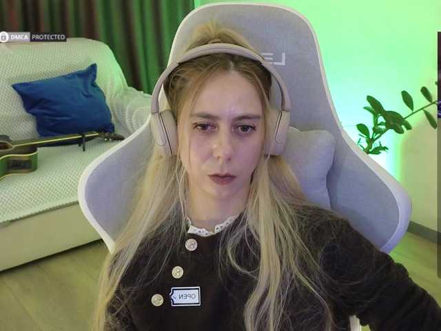 -Light-Fury-'s BongaCams show and profile