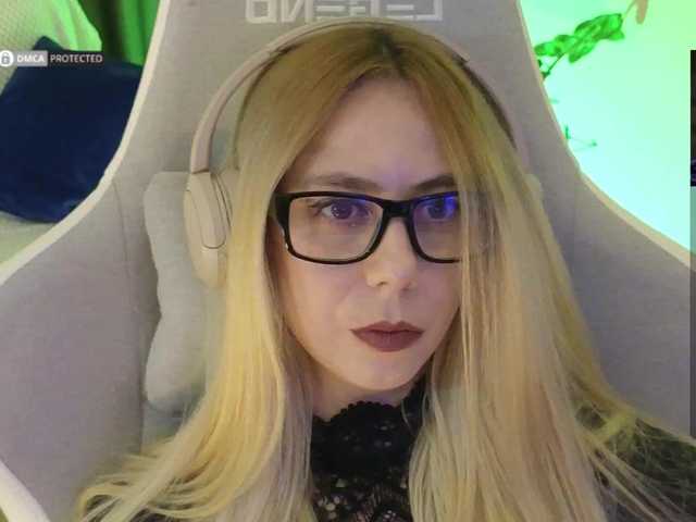 -Light-Fury-'s BongaCams show and profile