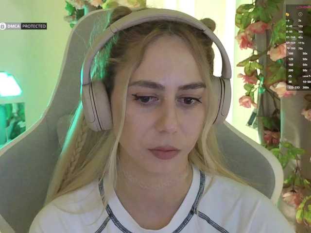 -Light-Fury-'s BongaCams show and profile