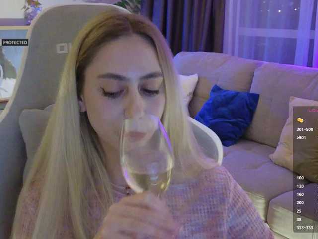 -Light-Fury-'s BongaCams show and profile