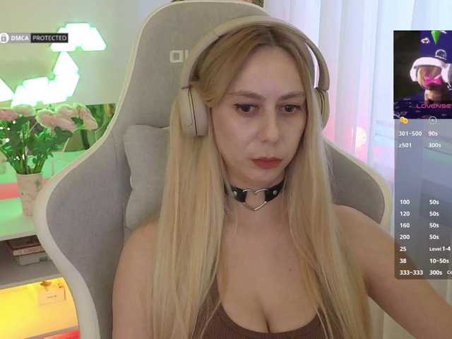 -Light-Fury-'s BongaCams show and profile