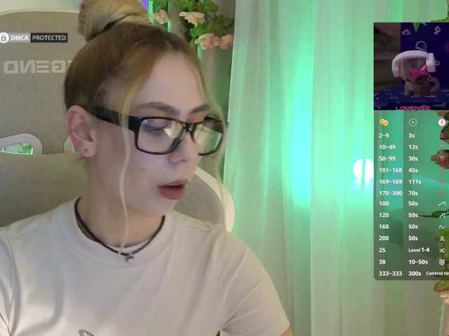 -Light-Fury-'s BongaCams show and profile