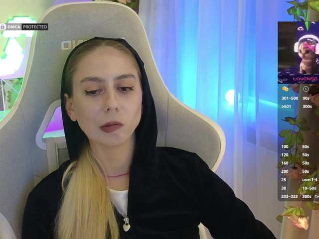 -Light-Fury-'s BongaCams show and profile