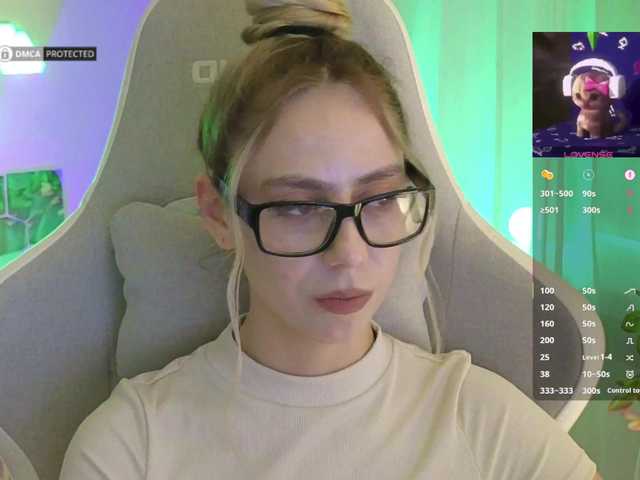 -Light-Fury-'s BongaCams show and profile