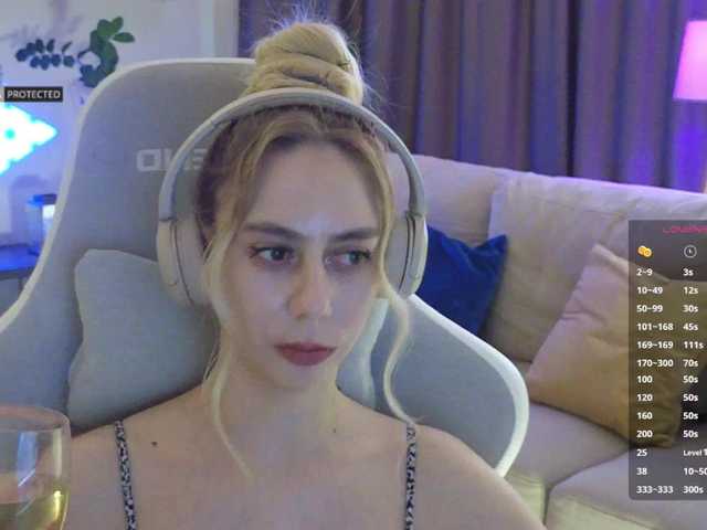 -Light-Fury-'s BongaCams show and profile