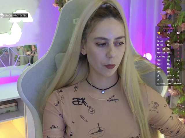 -Light-Fury-'s BongaCams show and profile