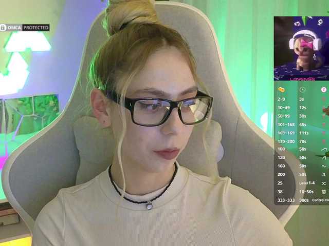 -Light-Fury-'s BongaCams show and profile