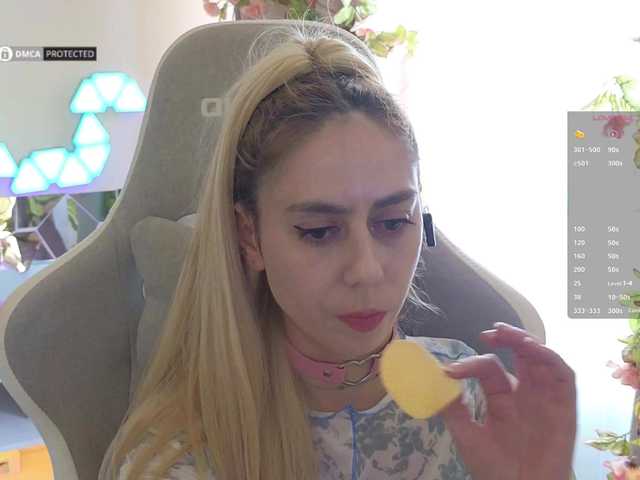 -Light-Fury-'s BongaCams show and profile