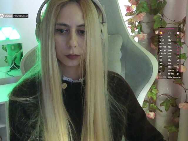 -Light-Fury-'s BongaCams show and profile