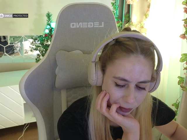 -Light-Fury-'s BongaCams show and profile