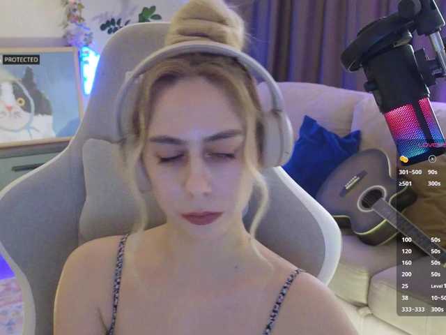 -Light-Fury-'s BongaCams show and profile