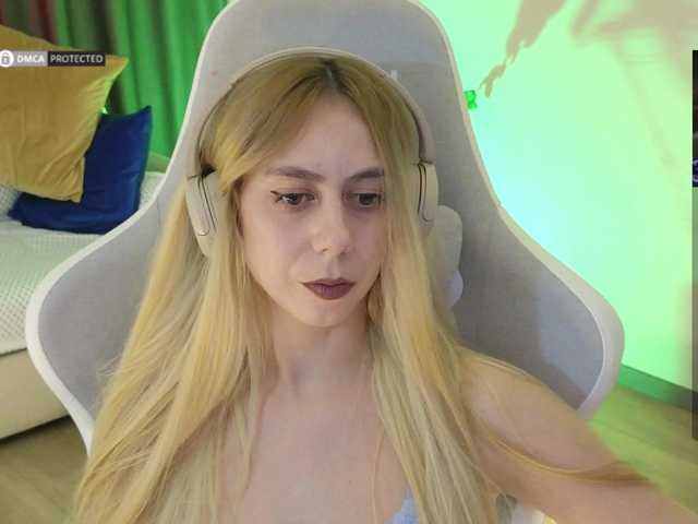 -Light-Fury-'s BongaCams show and profile