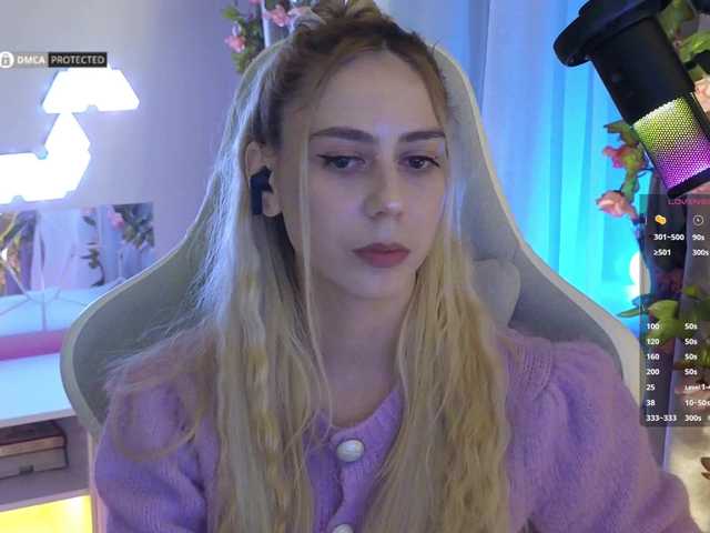 -Light-Fury-'s BongaCams show and profile