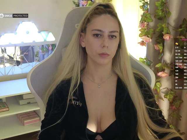 -Light-Fury-'s BongaCams show and profile