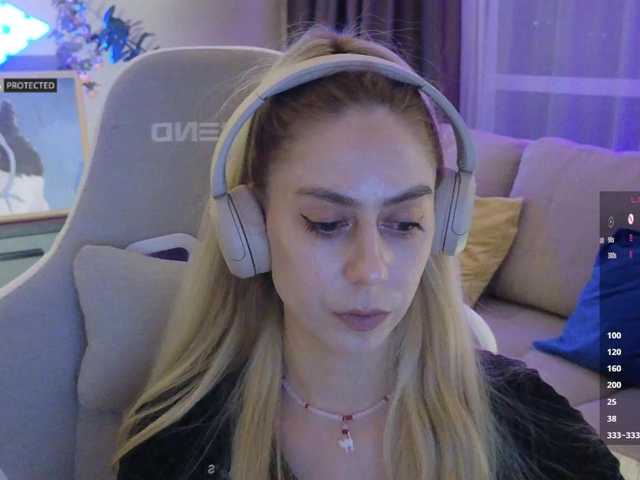 -Light-Fury-'s BongaCams show and profile